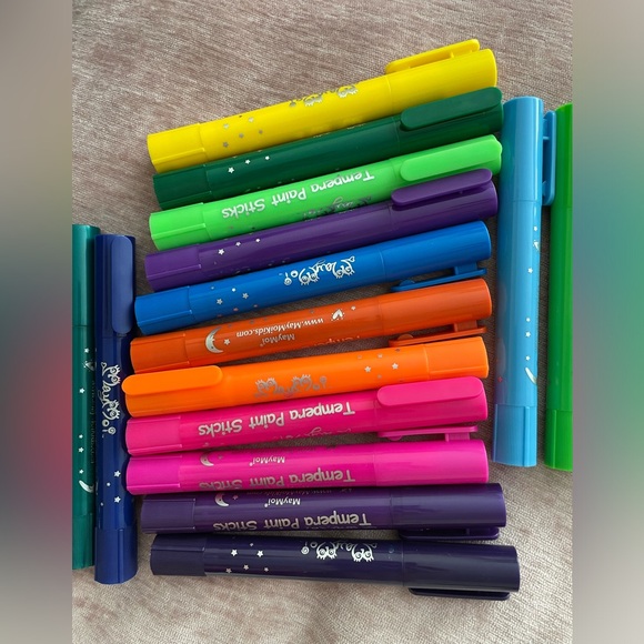 Tempera paint sticks no box but barely used - Picture 3 of 4